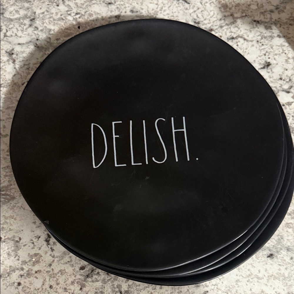 Rae Dunn Black Dinner Plates - Set of 4